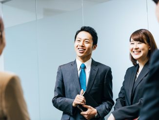 採用担当者は会社の「顔」！「会社の魅力を伝えること」や「内定通知までスピーディーに行うこと」など様々な応募辞退を防ぐノウハウをご紹介！