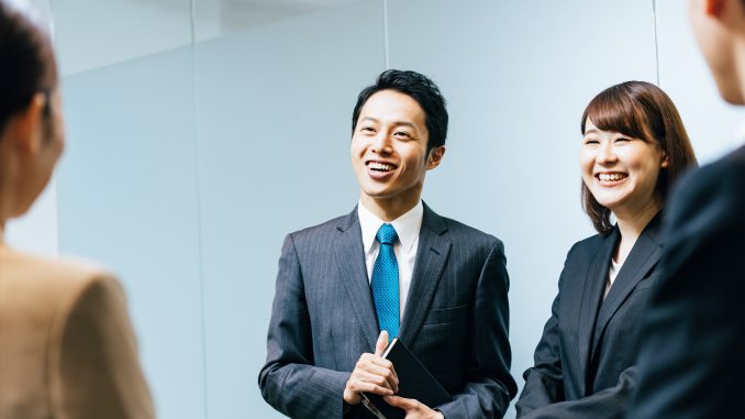 採用担当者は会社の「顔」!「会社の魅力を伝えること」や「内定通知までスピーディーに行うこと」など様々な応募辞退を防ぐノウハウをご紹介! 採用担当者は会社の「顔」!「会社の魅力を伝えること」や「内定通知までスピーディーに行うこと」など様々な応募辞退を防ぐノウハウをご紹介!